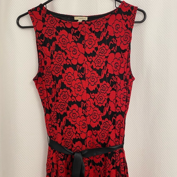 Midi sleeveless dress. - Picture 2 of 2